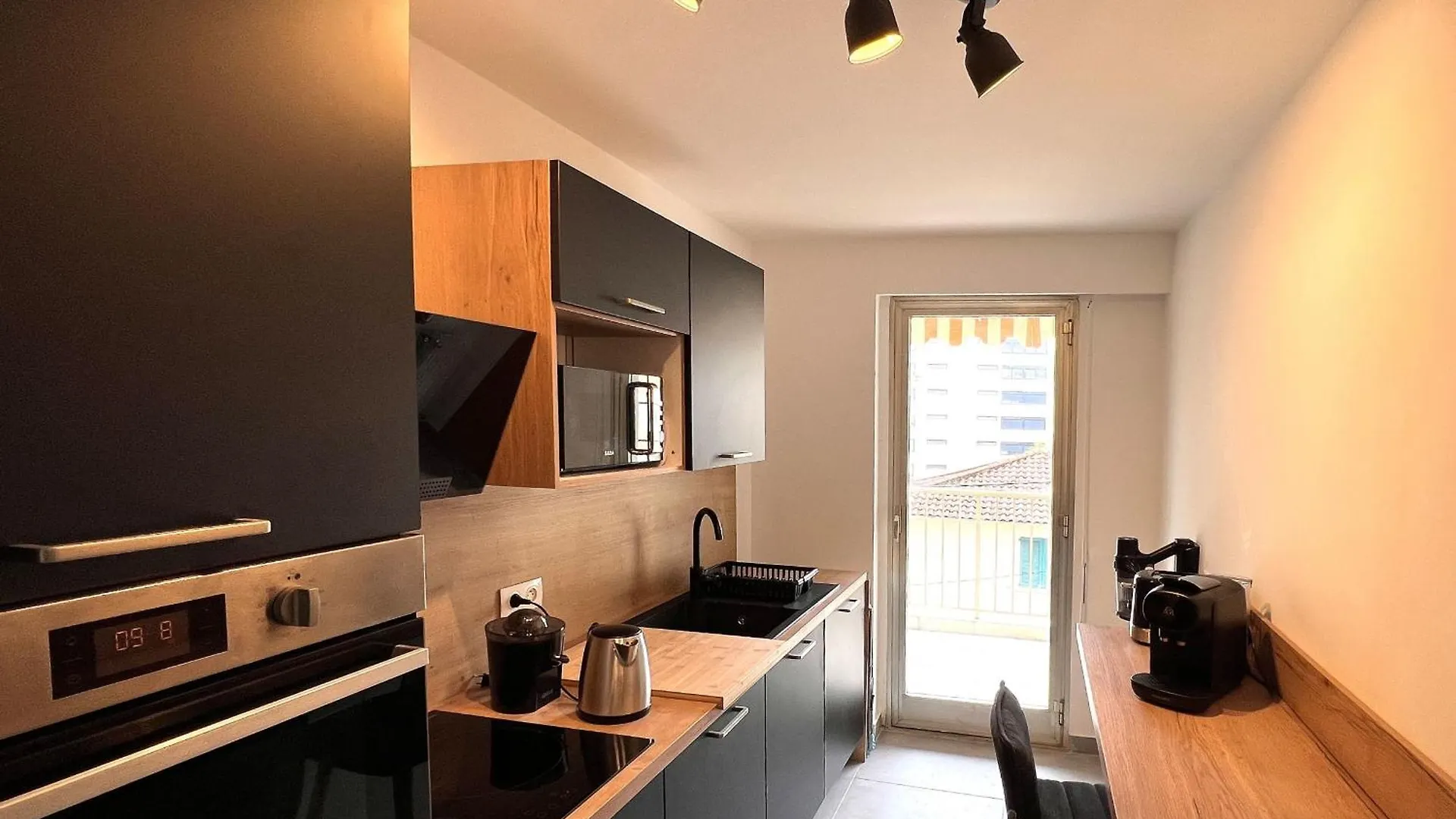 Apt With Terrace In Cannes 5 Min From The Beach 0*,  France